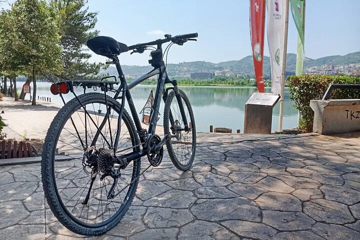 Bike Tour Tirana with Local Guide in English or Czech