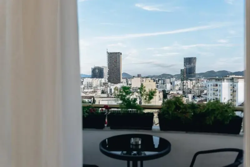 Elrea Living 3BR City View Apartment