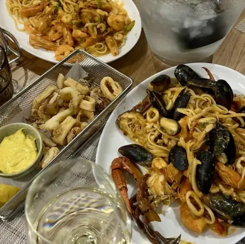 Primus Markata & Restaurant Peshku