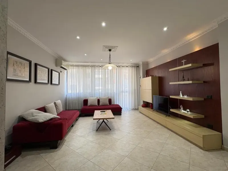Laureta Central Apartment