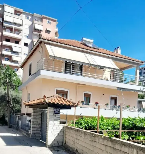 George's Ap Gjirokastër