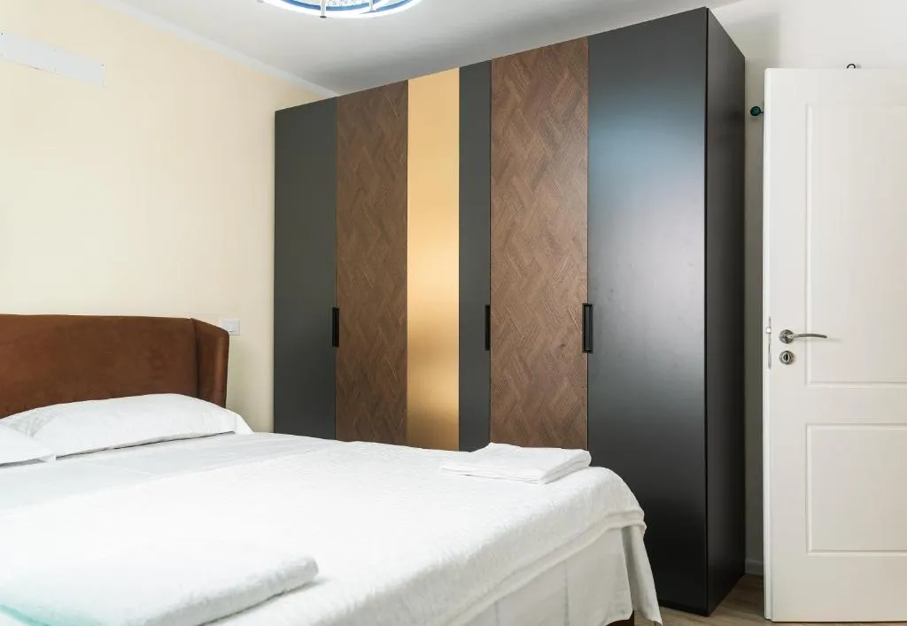 Quiet City Stay with Private Garage and 5 Min to Center
