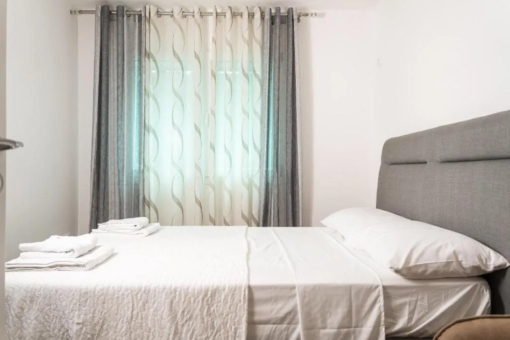 Quiet City Stay with Private Garage and 5 Min to Center