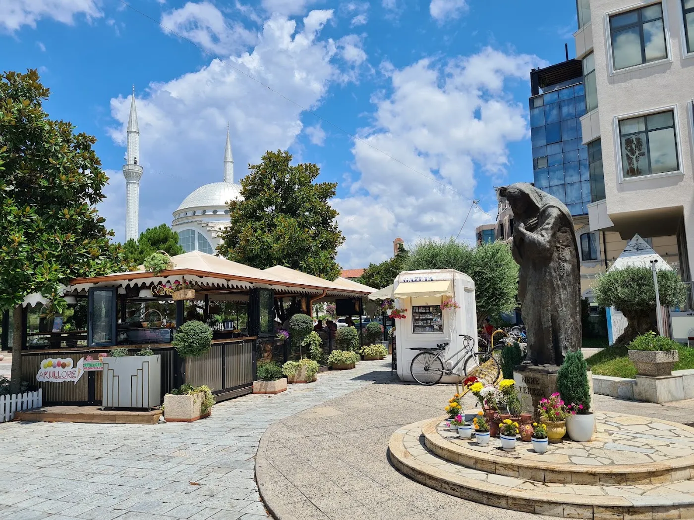 Monument Nene Tereza
